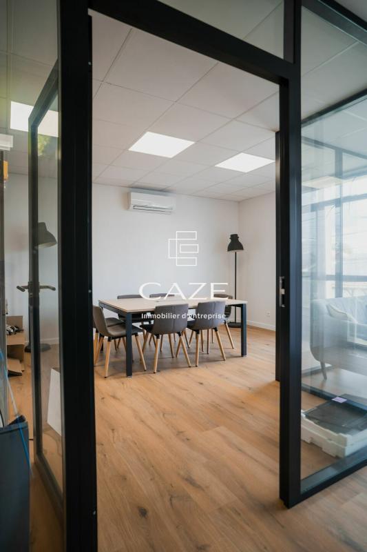 Office in Cenon for lease Interior Photo- Image 1 of 8