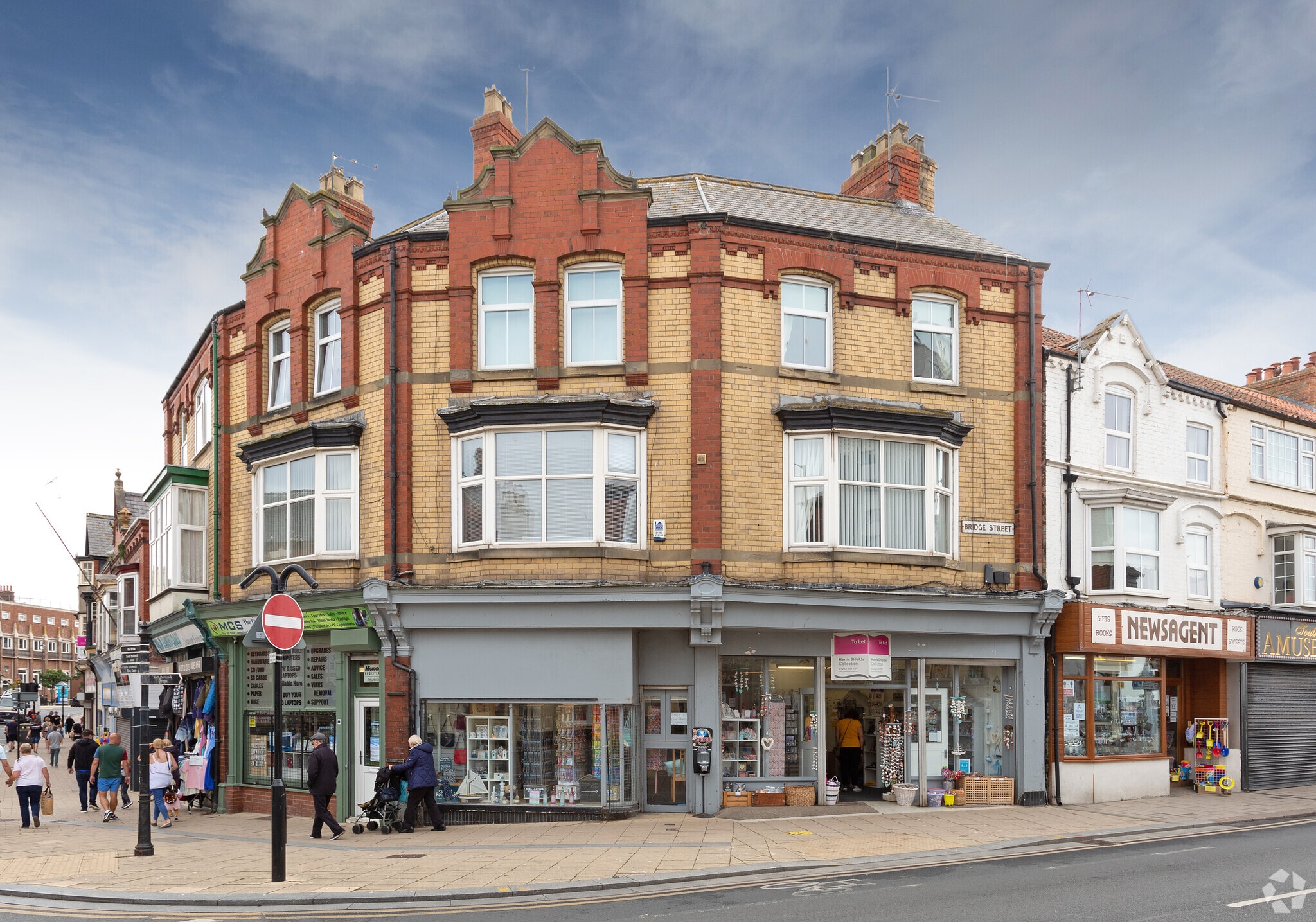 25-27 Bridge St, Bridlington for lease Primary Photo- Image 1 of 3