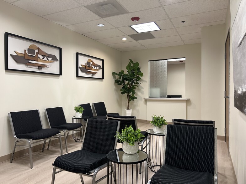 515 W Mayfield Rd, Arlington, TX for lease - Interior Photo - Image 2 of 8