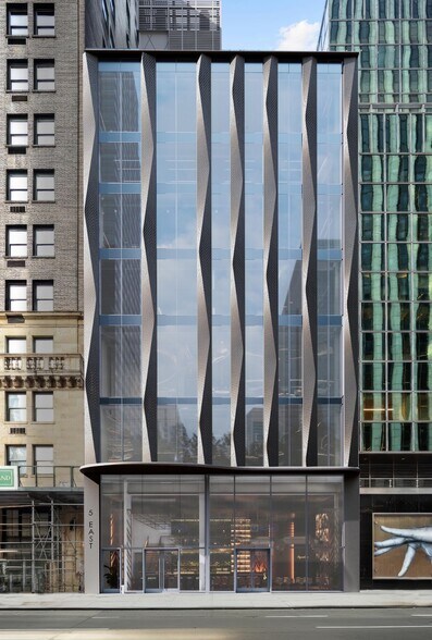 5 E 59th St, New York, NY à louer - Photo du bâtiment - Image 3 de 21