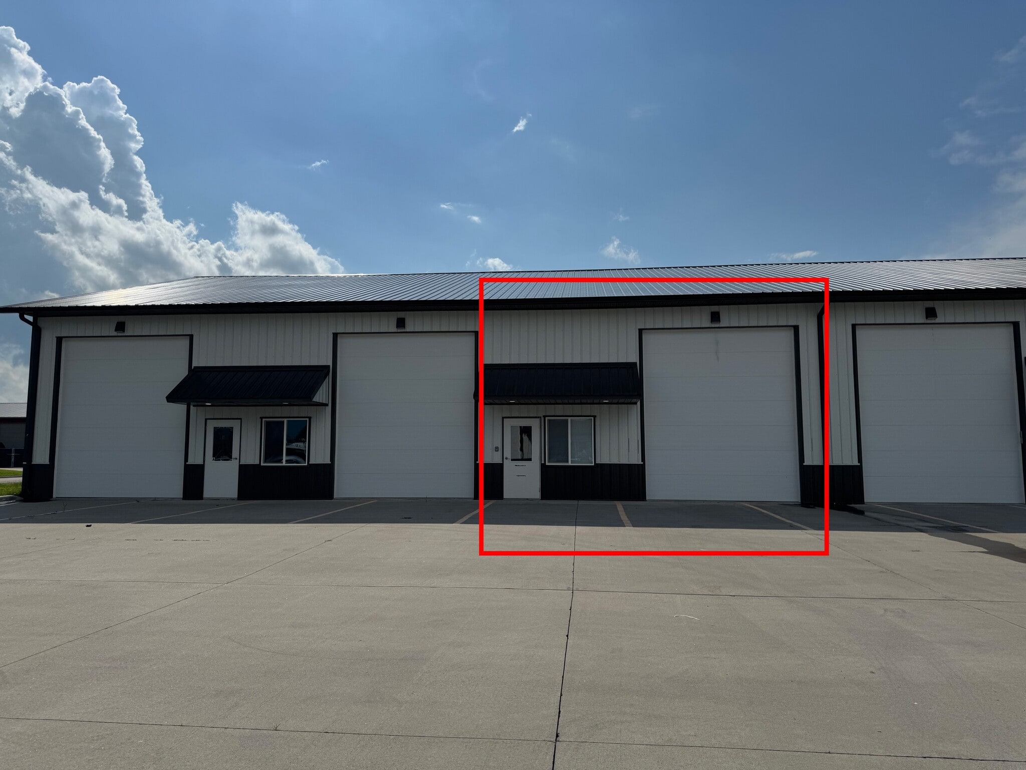 200 Greenfield Dr, Tiffin, IA à louer Photo intérieure- Image 1 de 7