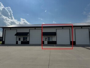 200 Greenfield Dr, Tiffin, IA à louer Photo intérieure- Image 1 de 7