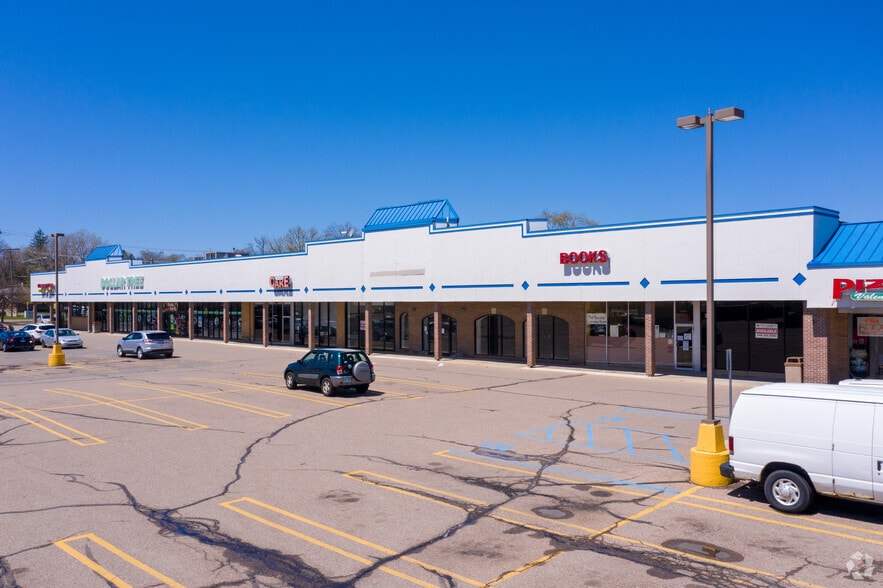31072-31320 5 Mile Rd, Livonia, MI à louer - Photo du bâtiment - Image 2 de 19