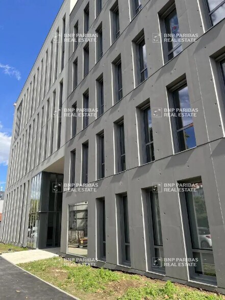 Bureau dans Villeurbanne à louer - Photo du bâtiment - Image 3 de 47