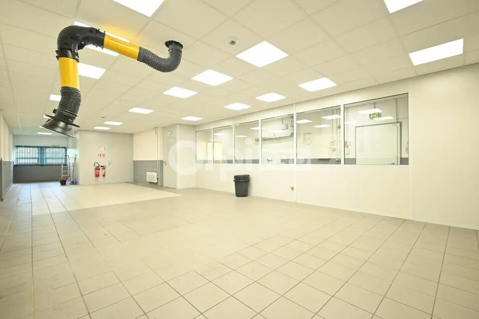 Office in Villefontaine for lease Interior Photo- Image 1 of 12