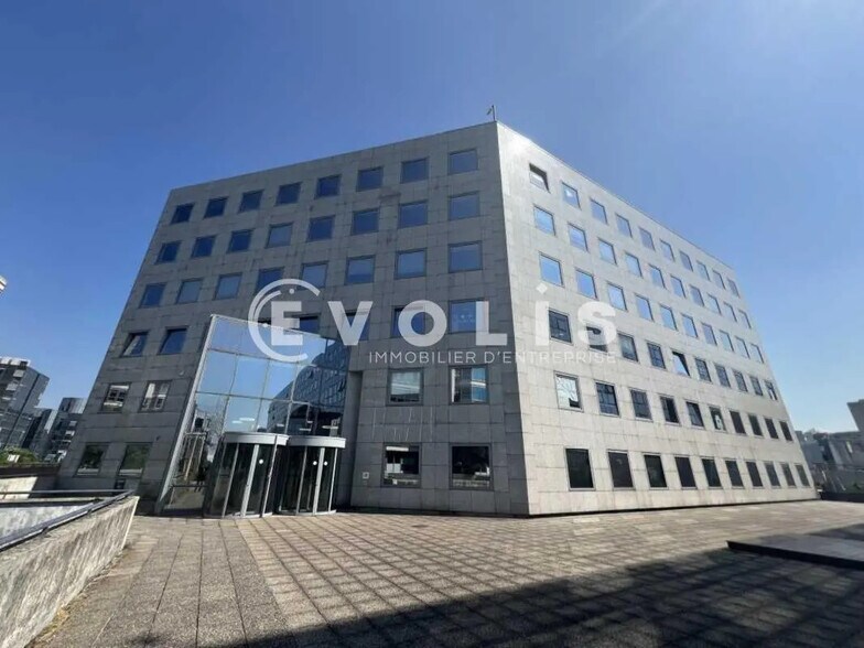 Bureau dans Noisy-le-Grand à louer - Photo du bâtiment - Image 1 de 24