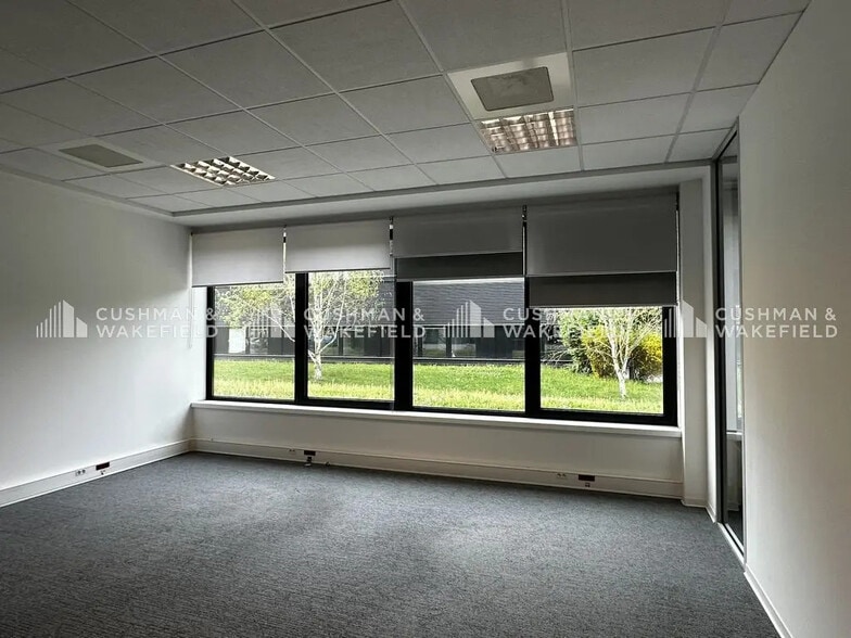 Office in Entzheim for lease - Interior Photo - Image 2 of 11