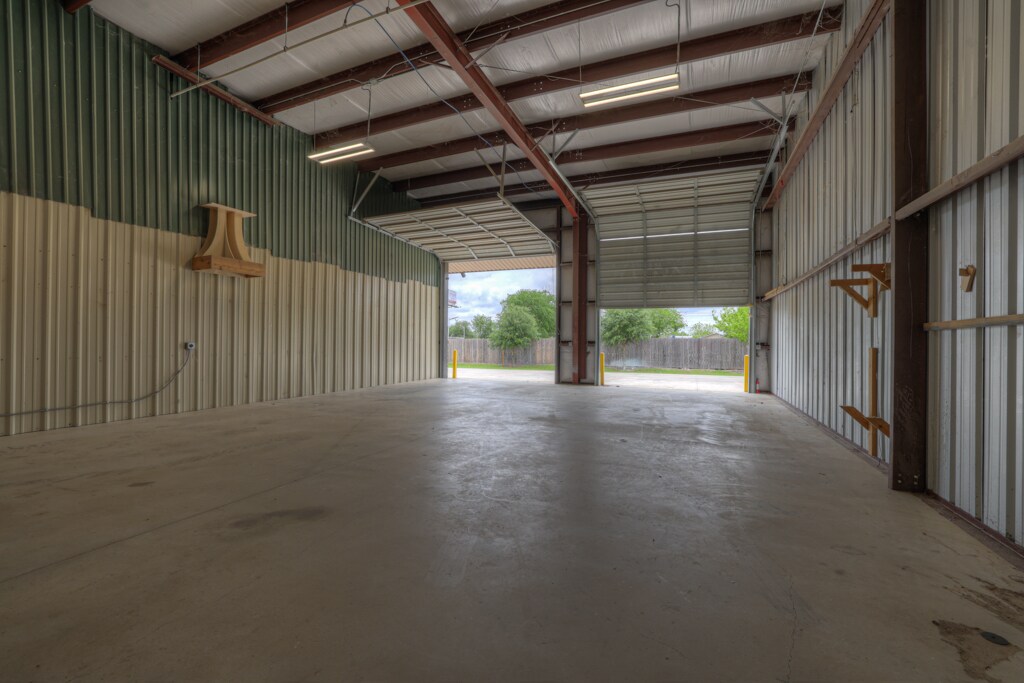 115 Alves Ln, New Braunfels, TX for lease Interior Photo- Image 1 of 28