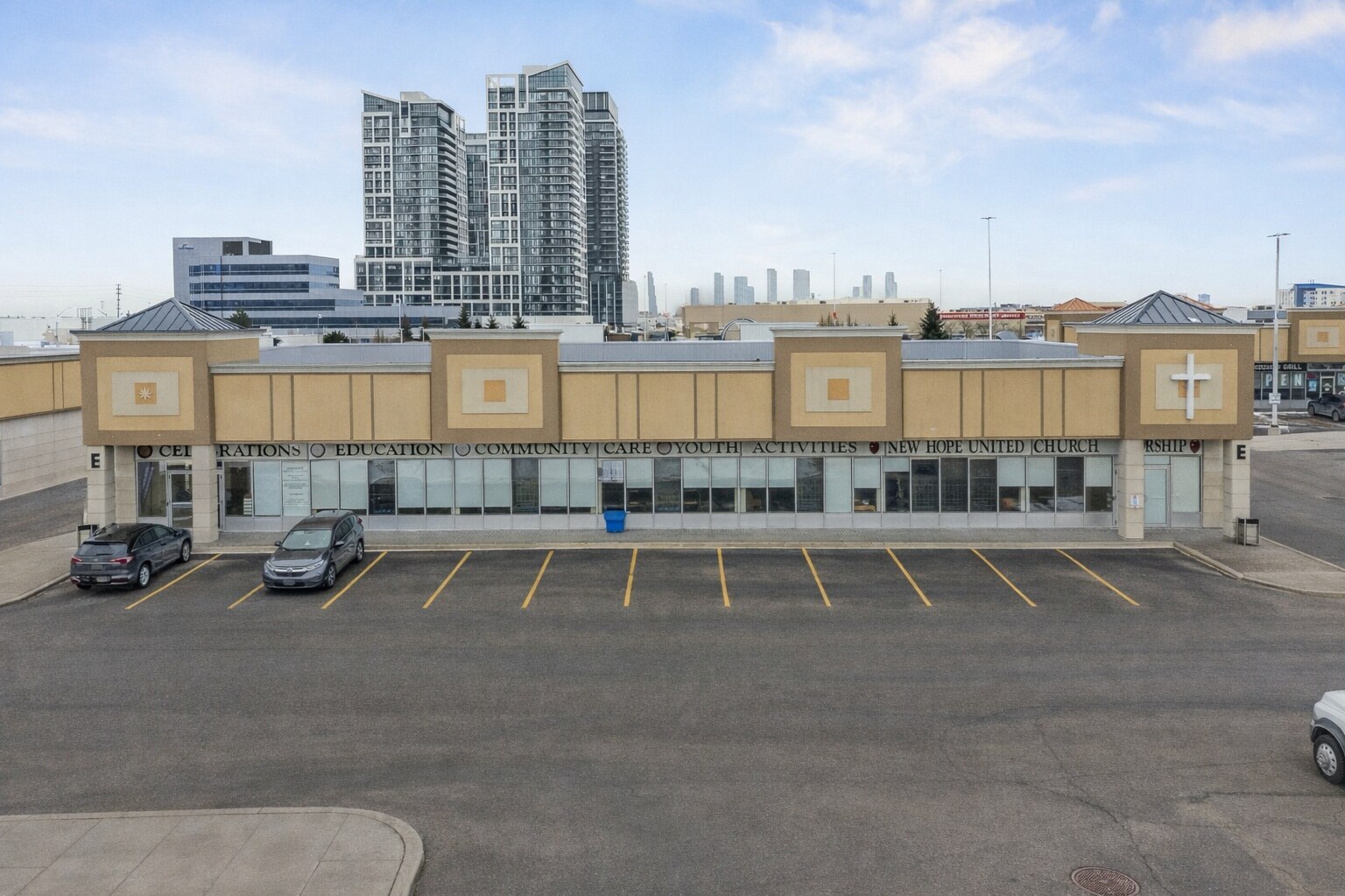 9100 Jane St, Vaughan, ON à louer Photo du bâtiment- Image 1 de 5