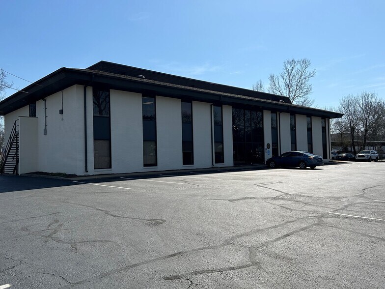5819 Old Harding Pike, Nashville, TN à louer - Photo du bâtiment - Image 2 de 4