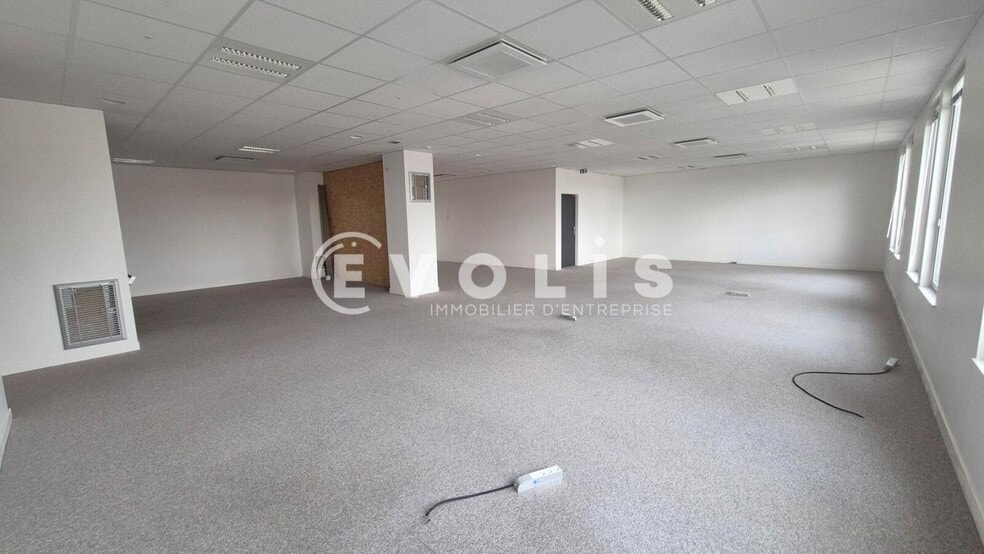 Office in Chessy for lease - Interior Photo - Image 3 of 5