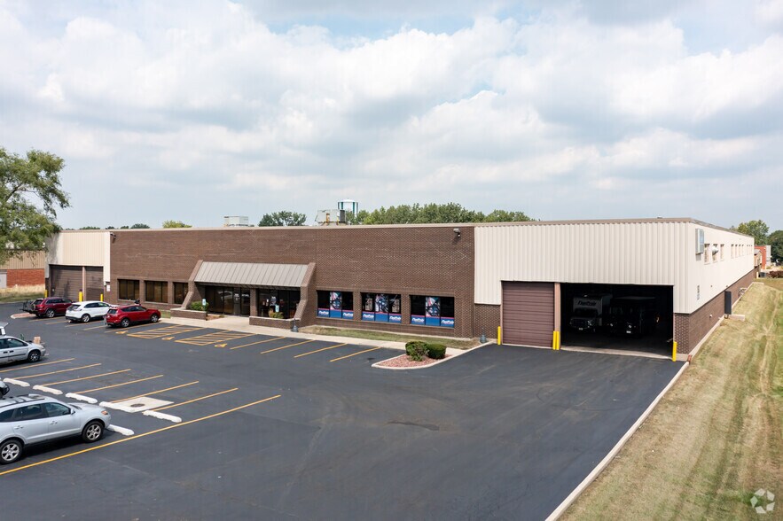 7630 S Madison St, Willowbrook, IL à louer - Photo du bâtiment - Image 2 de 6