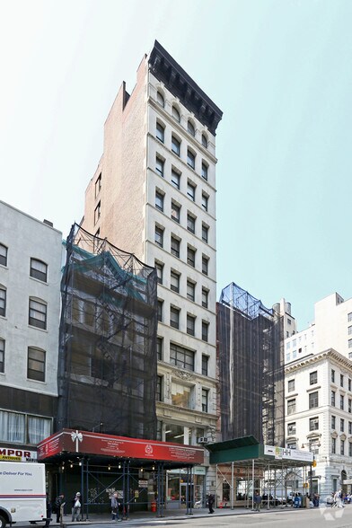 244 Fifth Ave, New York, NY à louer - Photo du bâtiment - Image 3 de 11
