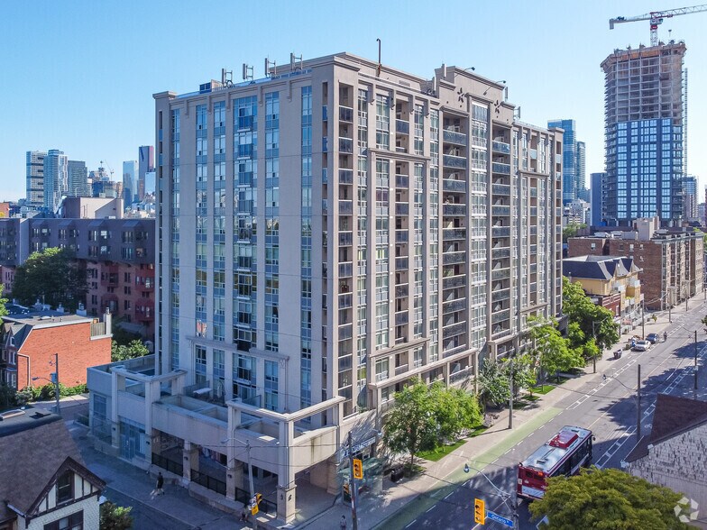 225 Wellesley St E, Toronto, ON à vendre - Photo du bâtiment - Image 2 de 2