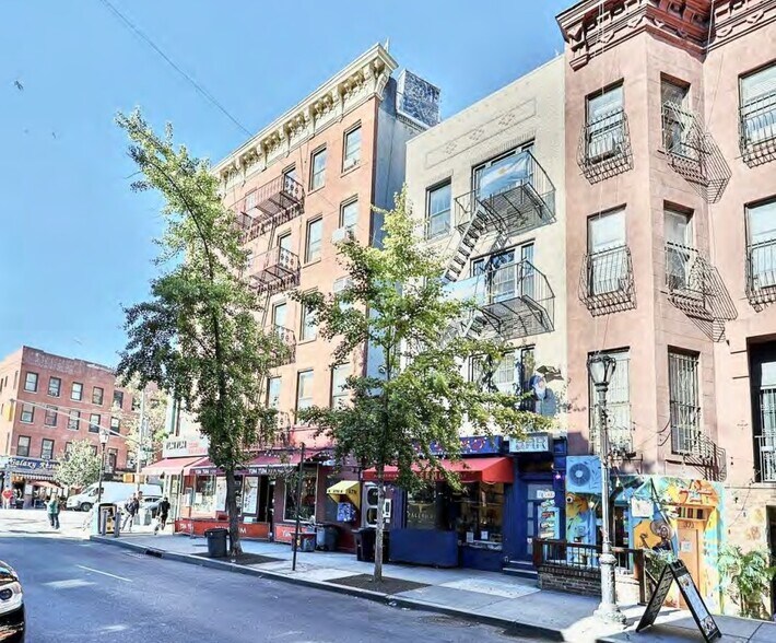 373 W 46th St, New York, NY for sale - Building Photo - Image 1 of 8