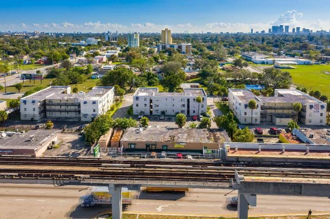 Multi-résidentiel dans Miami, FL à vendre - Photo du bâtiment - Image 1 de 1