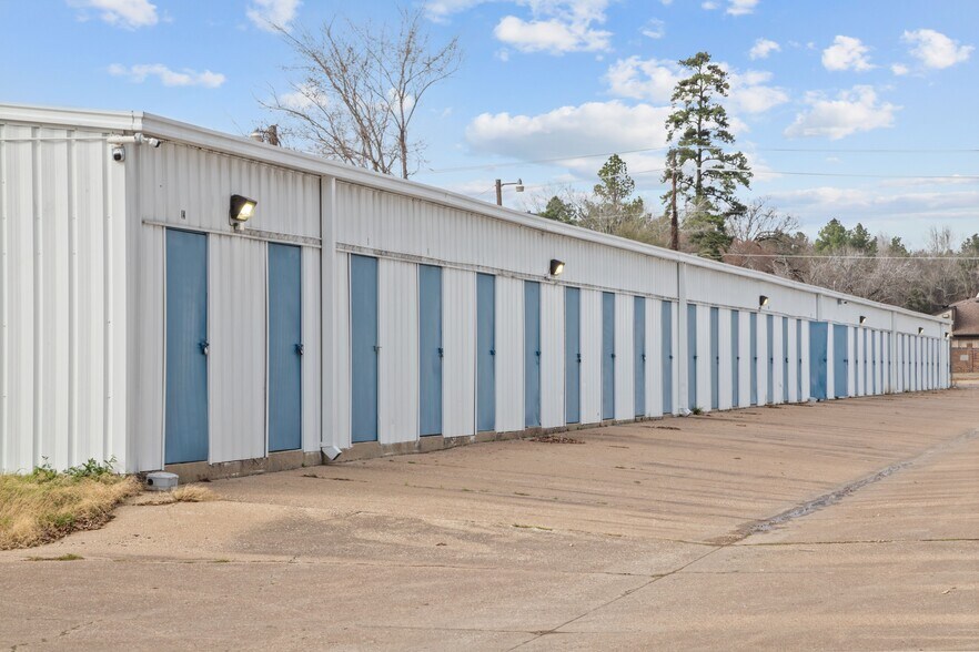 2407 W Frank Ave, Lufkin, TX for sale - Building Photo - Image 2 of 4
