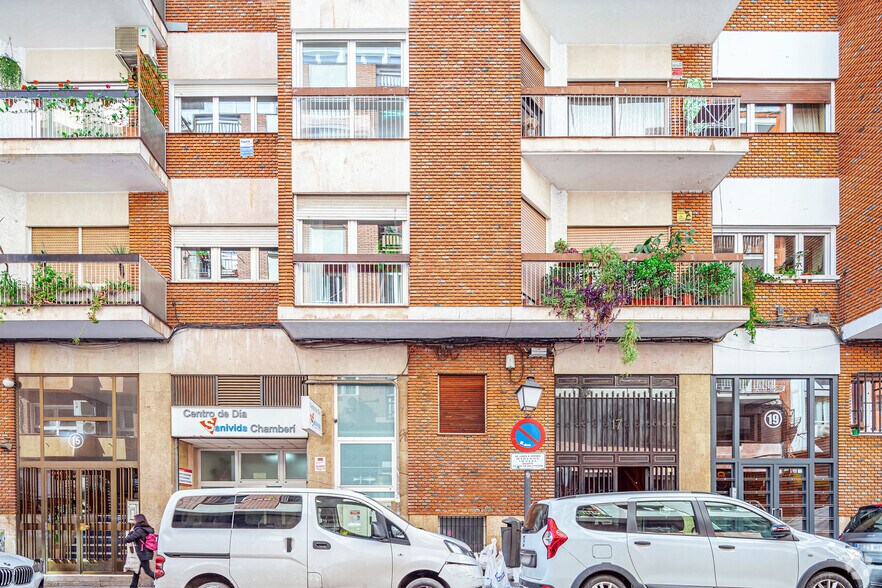 Immeuble residentiel dans Madrid, Madrid à vendre - Photo du bâtiment - Image 2 de 2