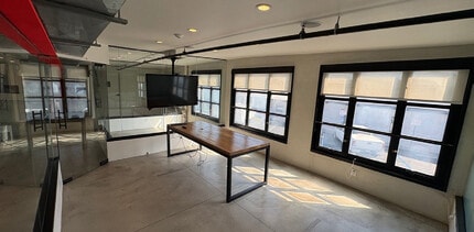 240 W Chapman Ave, Orange, CA à louer Photo intérieure- Image 2 de 4