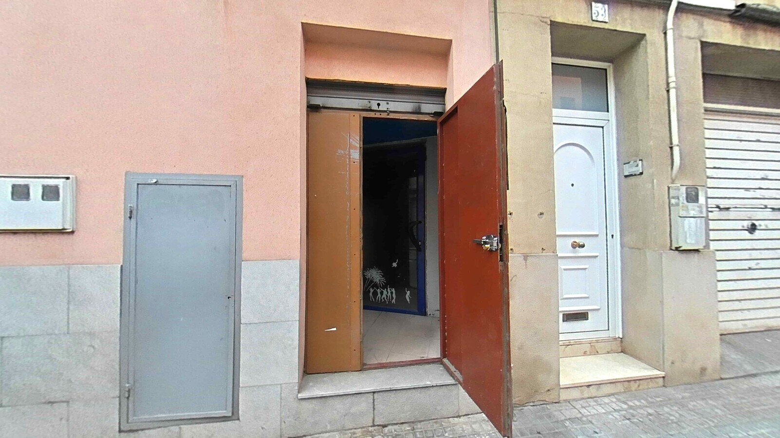Sant Boi de Llobregat, BAR 08830 - Unit Puerta 01 - - Interior Photo - Image 1 of 19