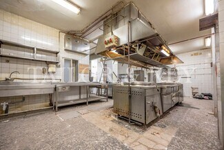 Plus de détails pour Multi-résidentiel à vendre