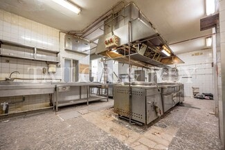 Plus de détails pour Multi-résidentiel à vendre