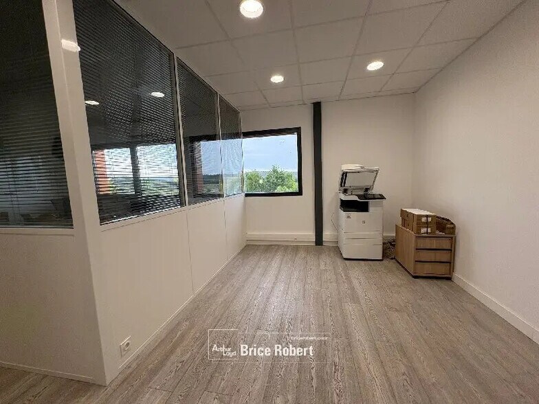 Local d'activités dans Vaulx-Milieu à vendre - Photo intérieure - Image 3 de 7