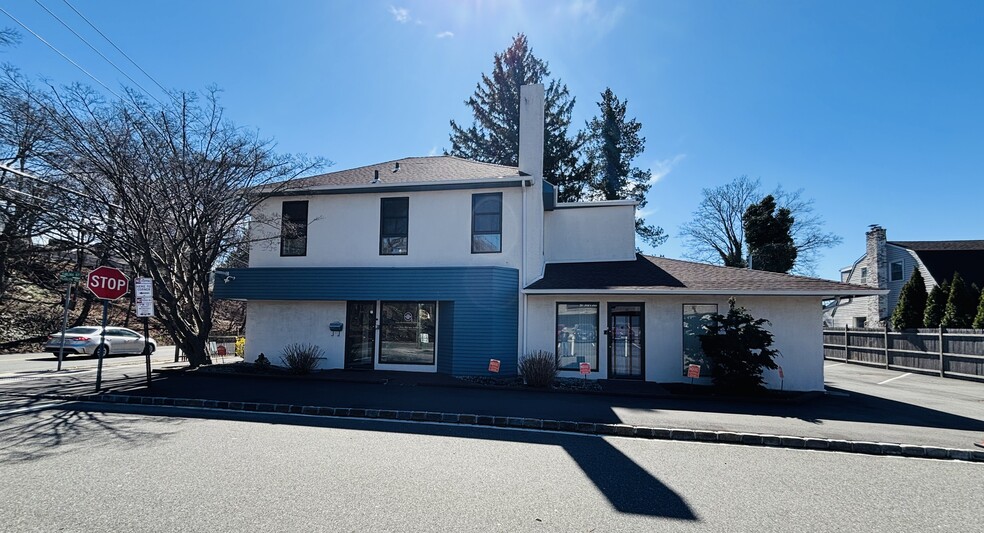 239 Roslyn Rd, Roslyn Heights, NY for sale - Building Photo - Image 1 of 26