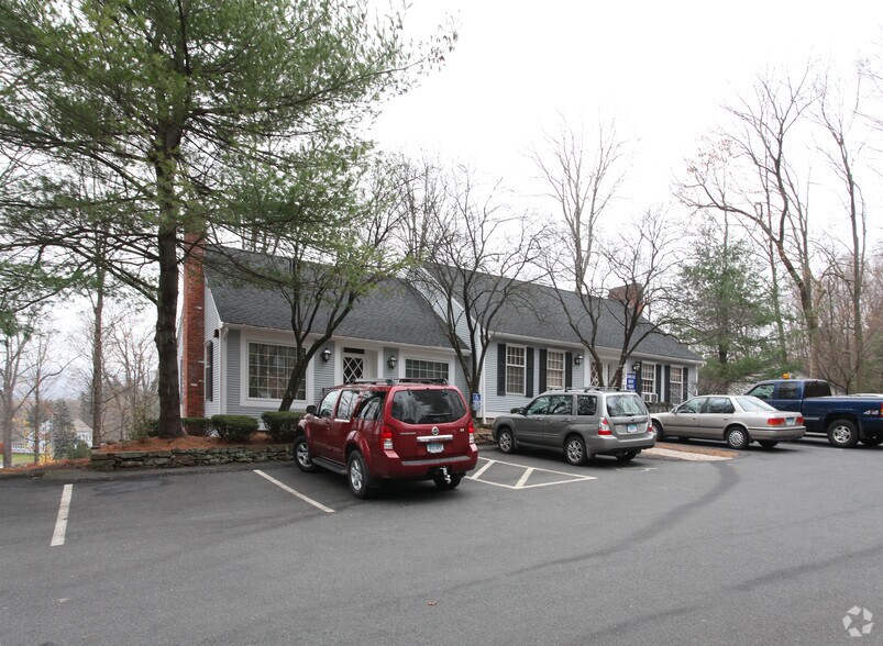 45 W Main St, Avon, CT à vendre - Photo du bâtiment - Image 2 de 7