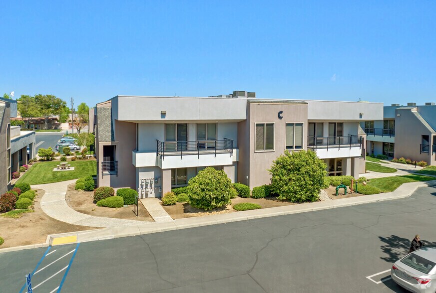 1620 N Carpenter Rd, Modesto, CA à louer - Photo du bâtiment - Image 3 de 5