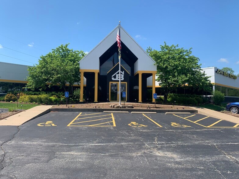 12181 Prichard Farm Rd, Maryland Heights, MO à vendre - Photo du bâtiment - Image 1 de 13