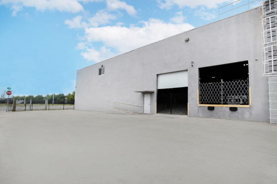 2170-2290 W 8th Ave, Hialeah, FL for lease - Building Photo - Image 2 of 22