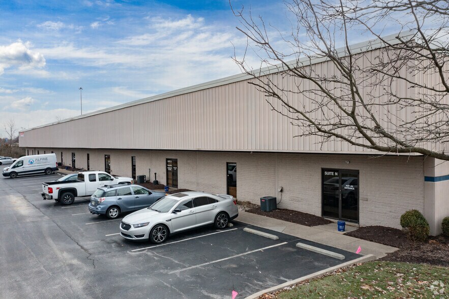 11466 Deerfield Rd, Blue Ash, OH for lease - Primary Photo - Image 1 of 4