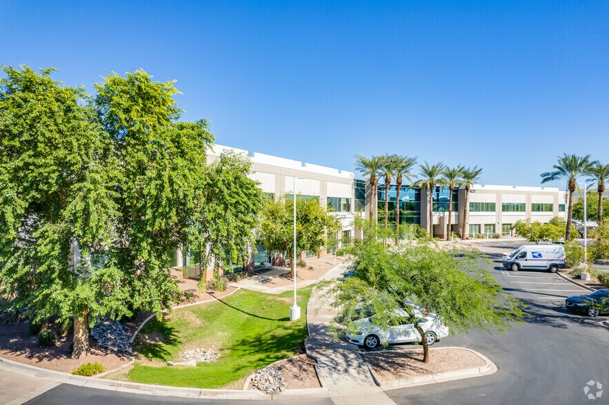 4127 E Van Buren St, Phoenix, AZ à louer - Photo du bâtiment - Image 2 de 4