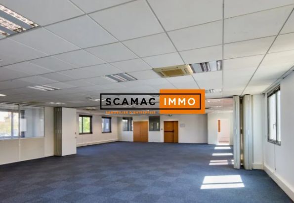 Bureau dans Nanterre à louer - Photo du bâtiment - Image 3 de 6