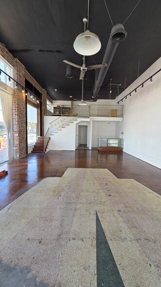 403-411 W 6th St, San Pedro, CA for lease - Building Photo - Image 2 of 25