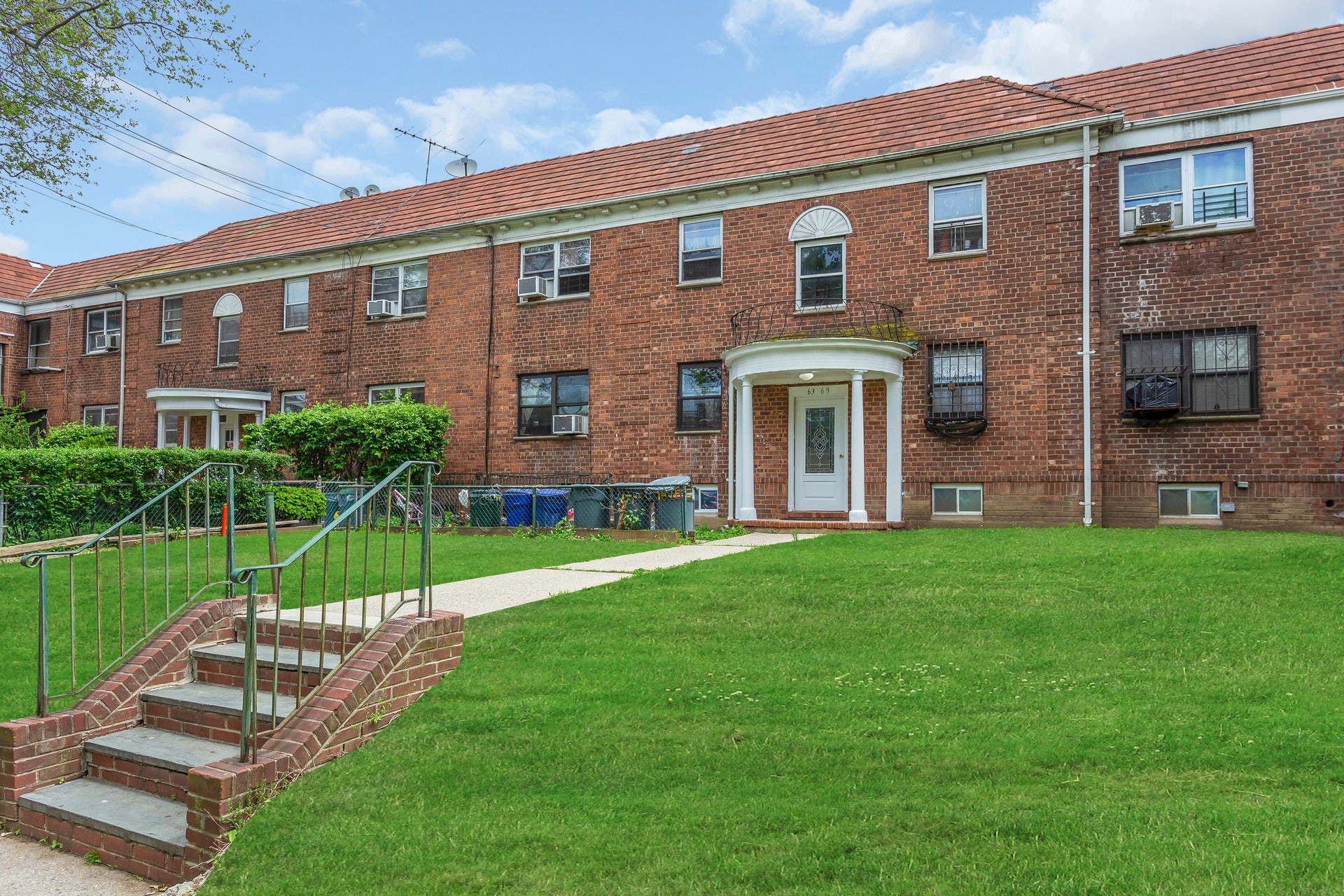 6369 110th St, Forest Hills, NY à vendre Photo du bâtiment- Image 1 de 1