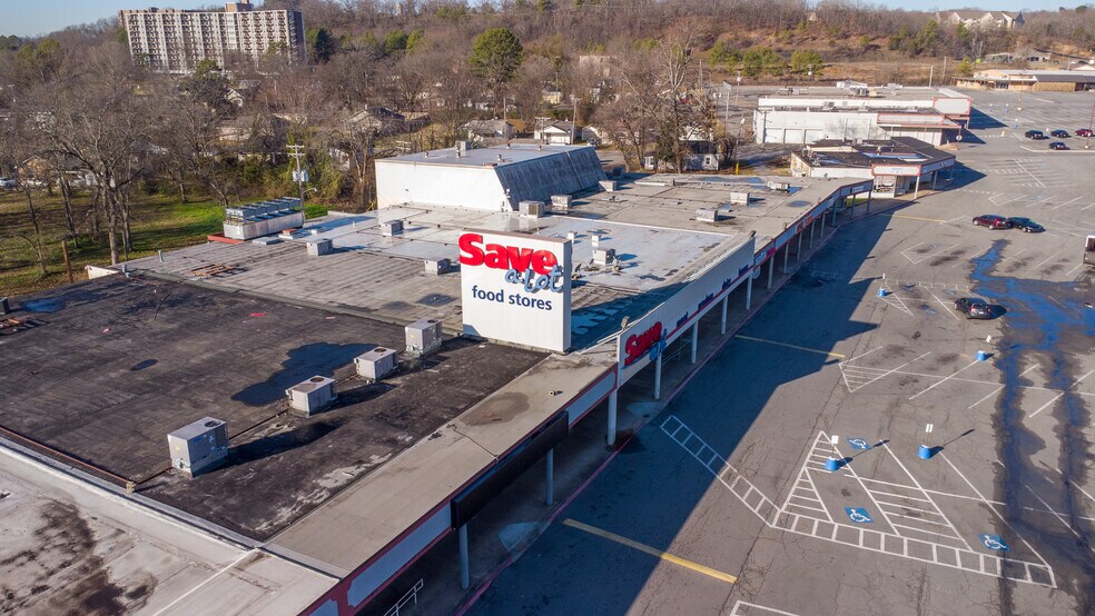 2619 Pike Ave, North Little Rock, AR à louer - Photo du bâtiment - Image 2 de 9