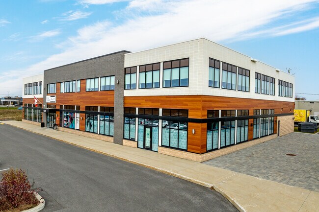 Plus de détails pour 1235 Rue Douglas, Saint-jean-sur-richelieu, QC - Commerce de détail à louer
