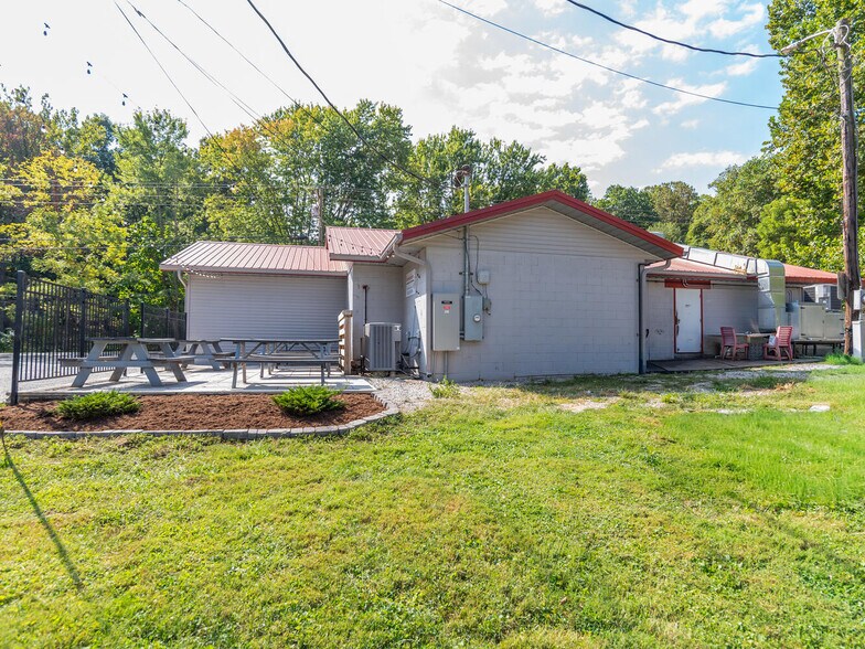 8939 E Southshore Dr, Unionville, IN à vendre - Photo du bâtiment - Image 2 de 22