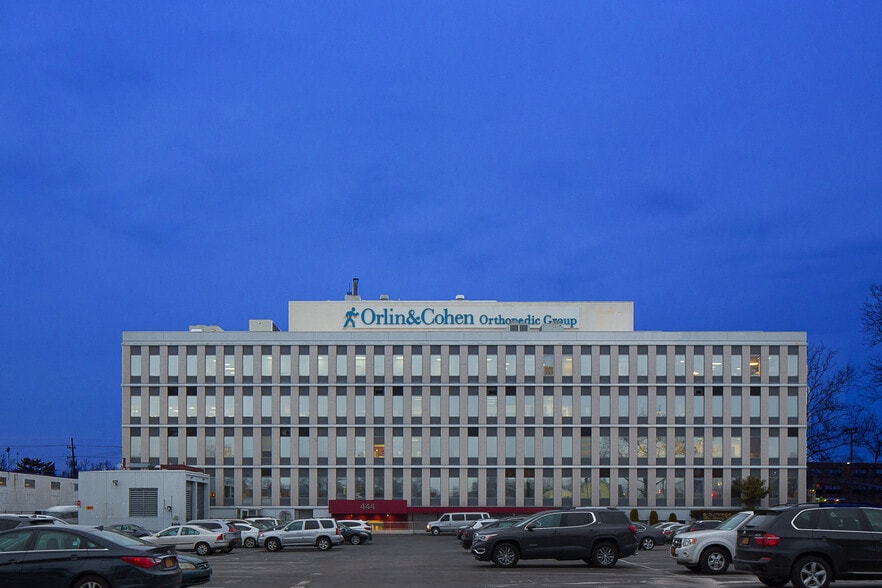 444 Merrick Rd, Lynbrook, NY à louer - Photo du bâtiment - Image 1 de 6