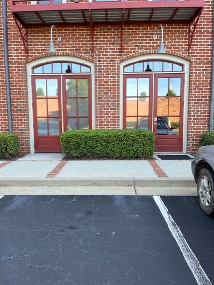 2325 Log Cabin Dr SE, Atlanta, GA for lease - Building Photo - Image 2 of 15