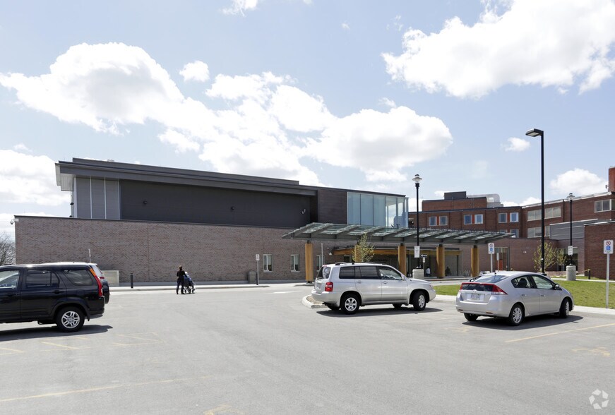 285 Cummer Ave, Toronto, ON à vendre - Photo du bâtiment - Image 1 de 1