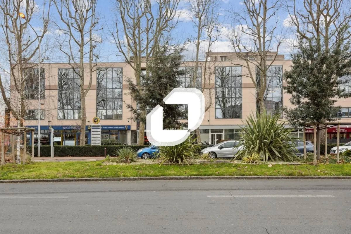 Office in Créteil for lease Building Photo- Image 1 of 11