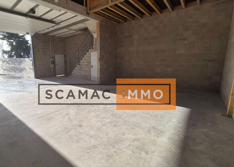 Industrial in Compans for lease - Interior Photo - Image 1 of 5