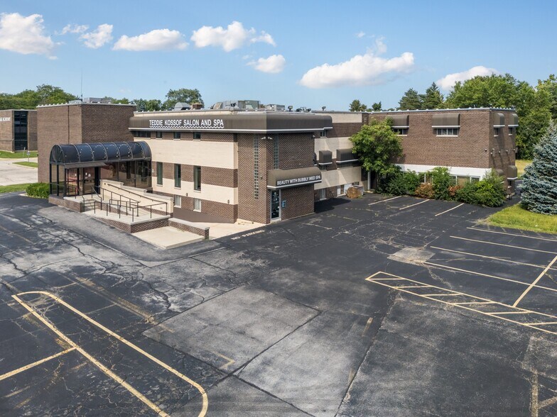 281 Waukegan Rd, Northfield, IL à vendre - Photo du bâtiment - Image 2 de 32