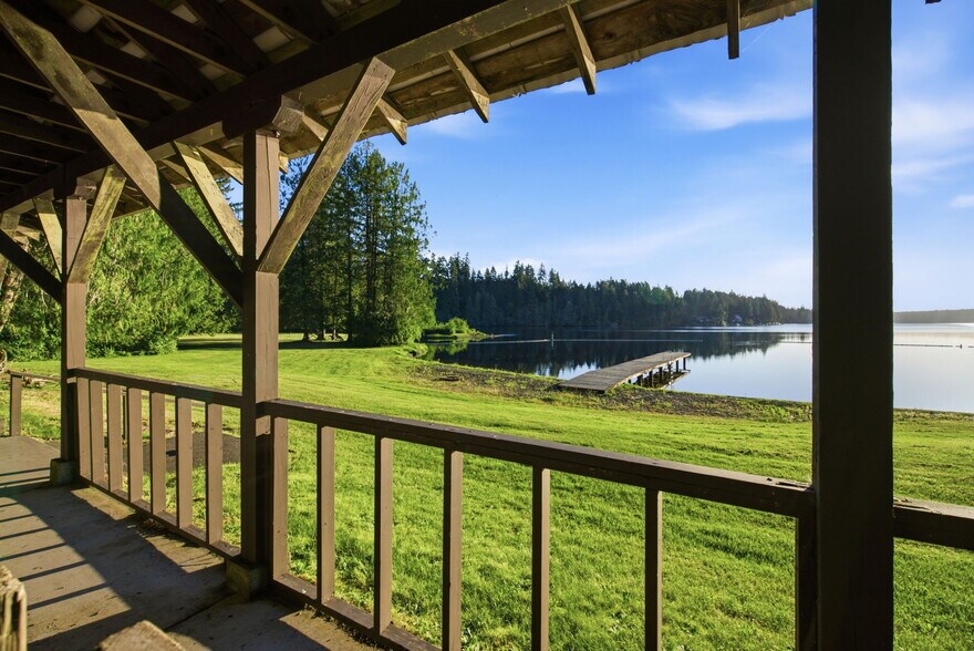 1052 E Mason Lake Dr W, Grapeview, WA à vendre - Photo du bâtiment - Image 2 de 40