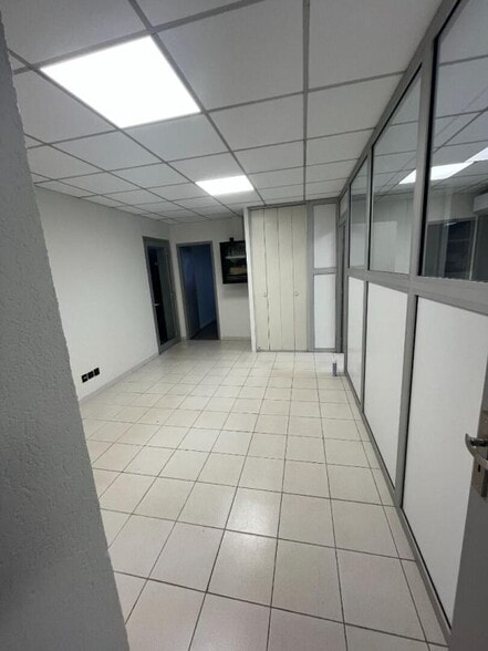 Office in Besançon for lease - Building Photo - Image 2 of 8