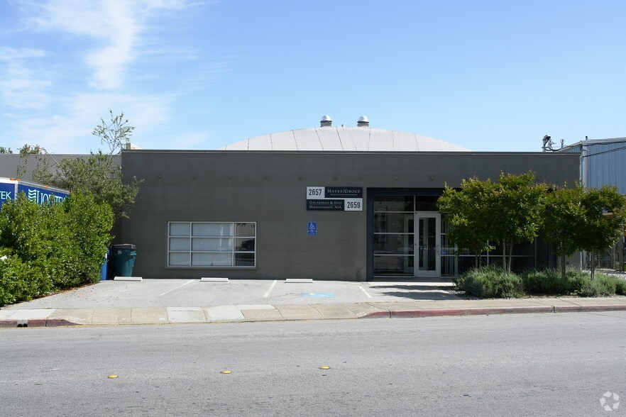 2657-2659 Spring St, Redwood City, CA à louer - Photo du bâtiment - Image 1 de 10