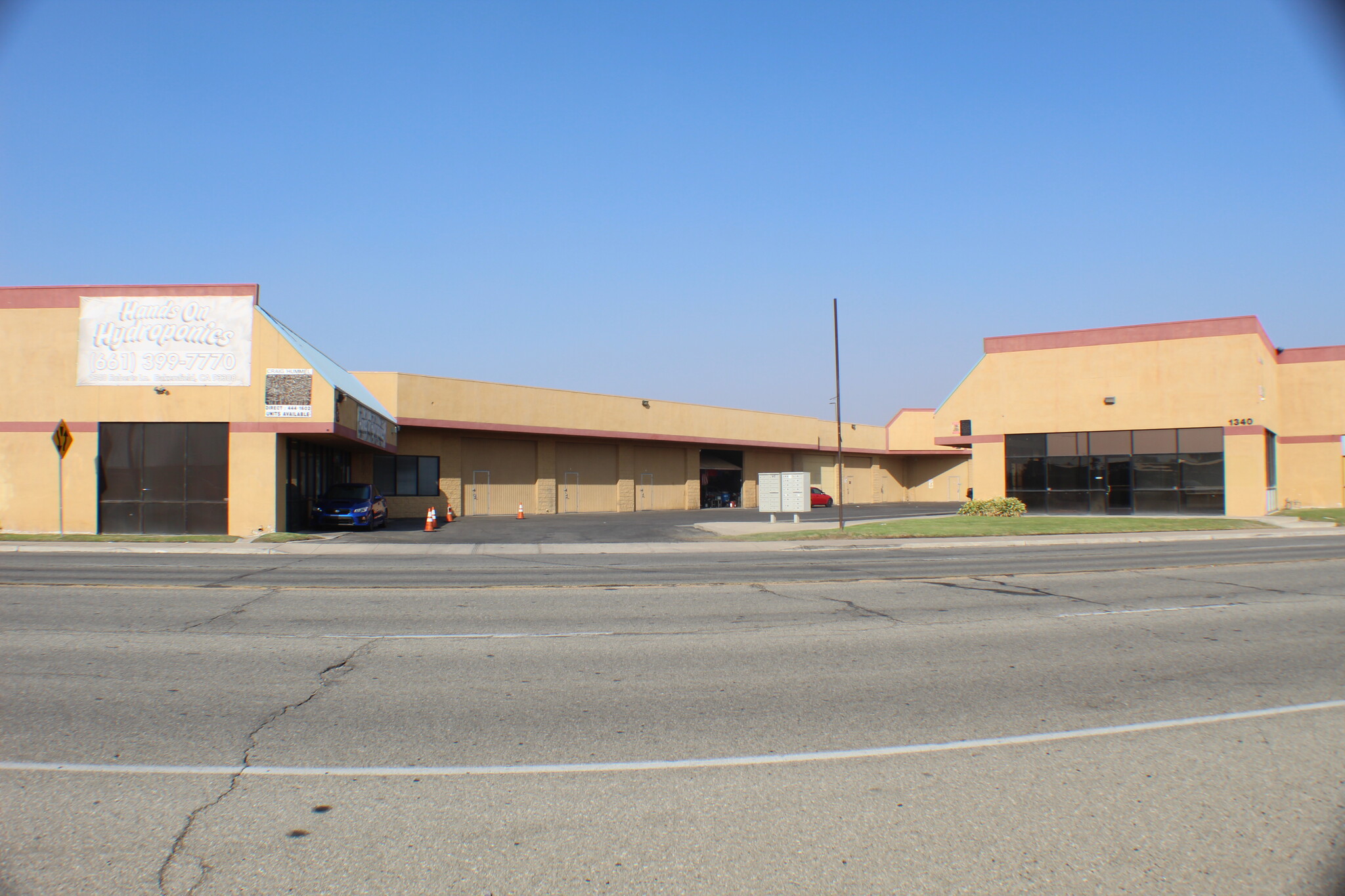 1340 Roberts Ln, Bakersfield, CA à vendre Photo du bâtiment- Image 1 de 1